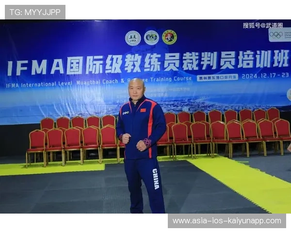 国际拳击裁判在执法中加强与医务团队的赛前沟通与风险评估，拳击比赛裁判检查